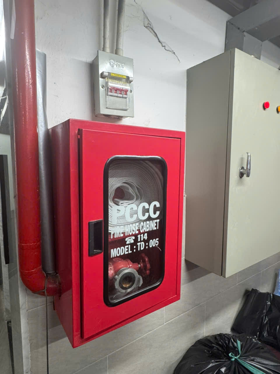 Tủ vòi chữa cháy tầng hầm