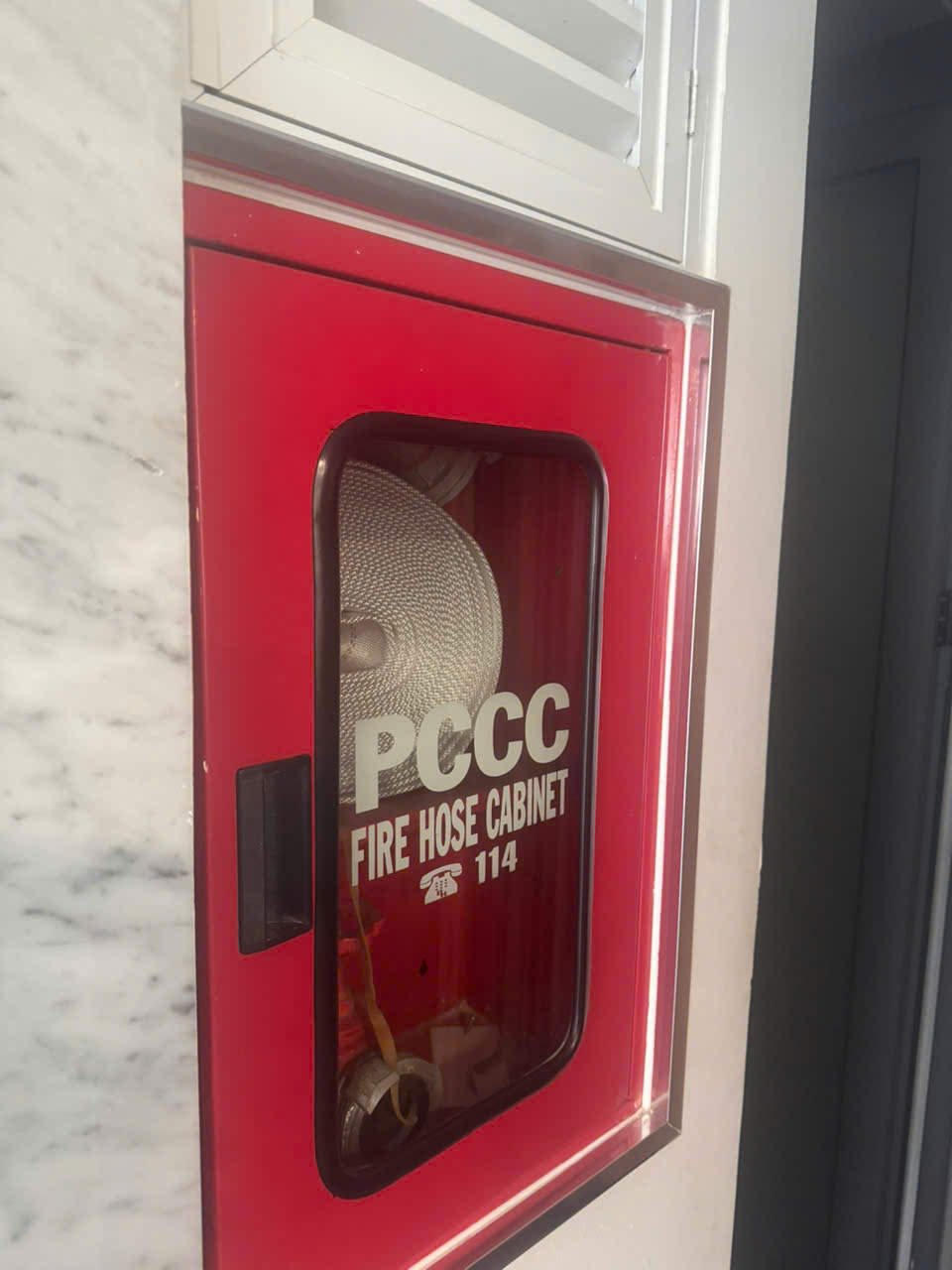 Tủ vòi chữa cháy tầng trệt