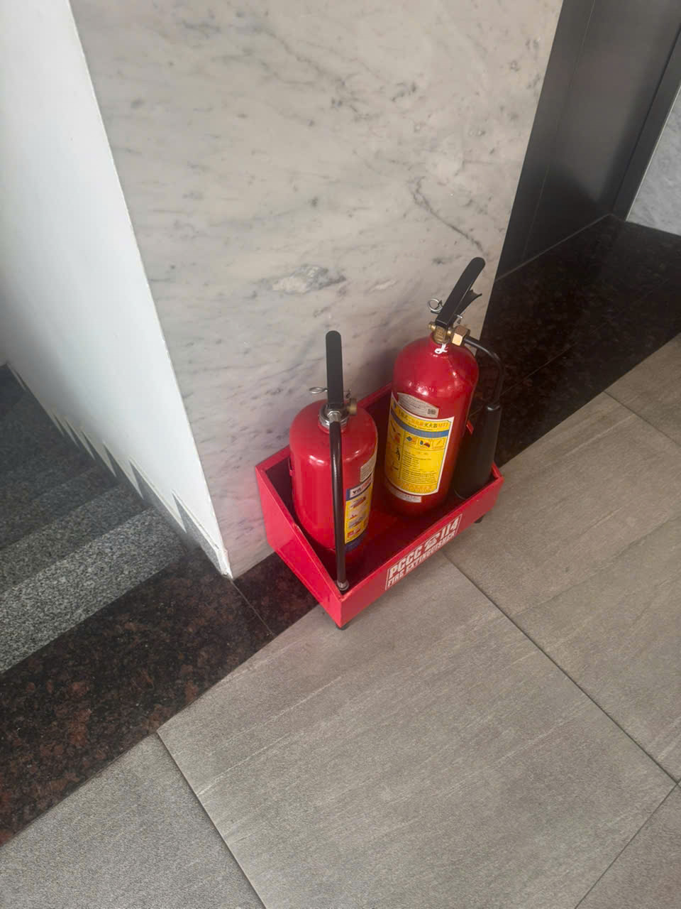 Bình chữa cháy tầng trệt