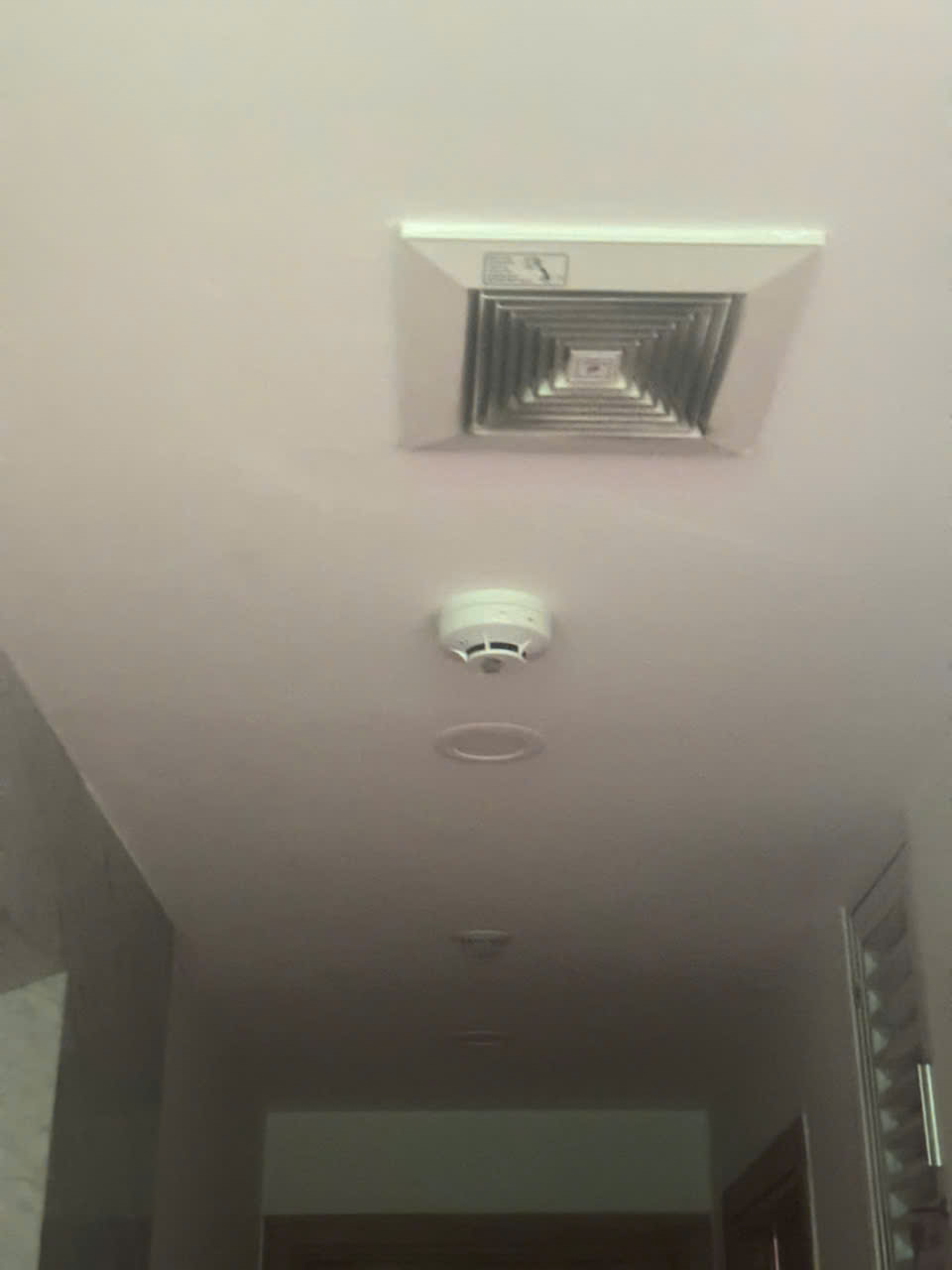 Cảm biến báo khói hành lang lầu 1