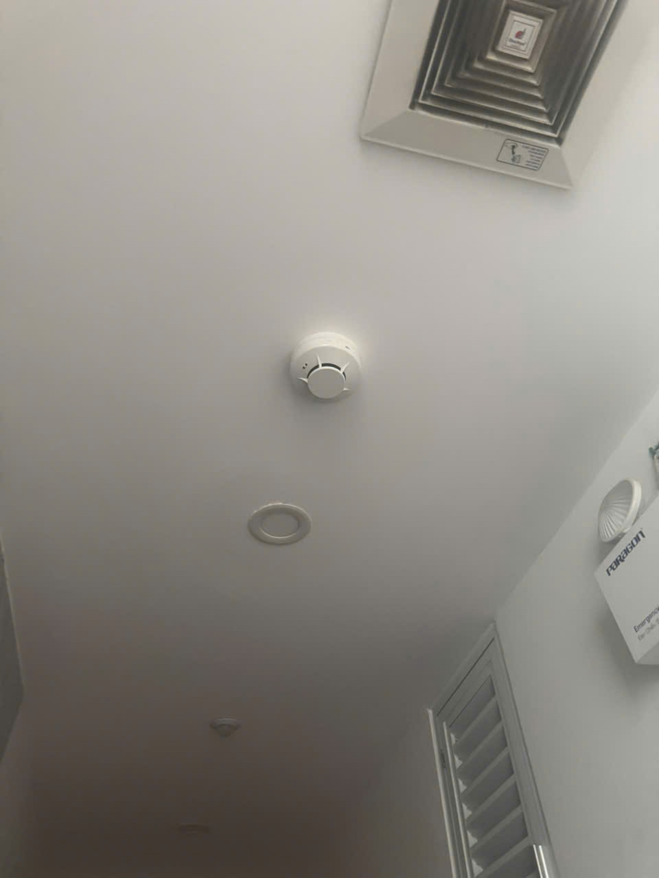 Cảm biến báo khói hành lang lầu 2