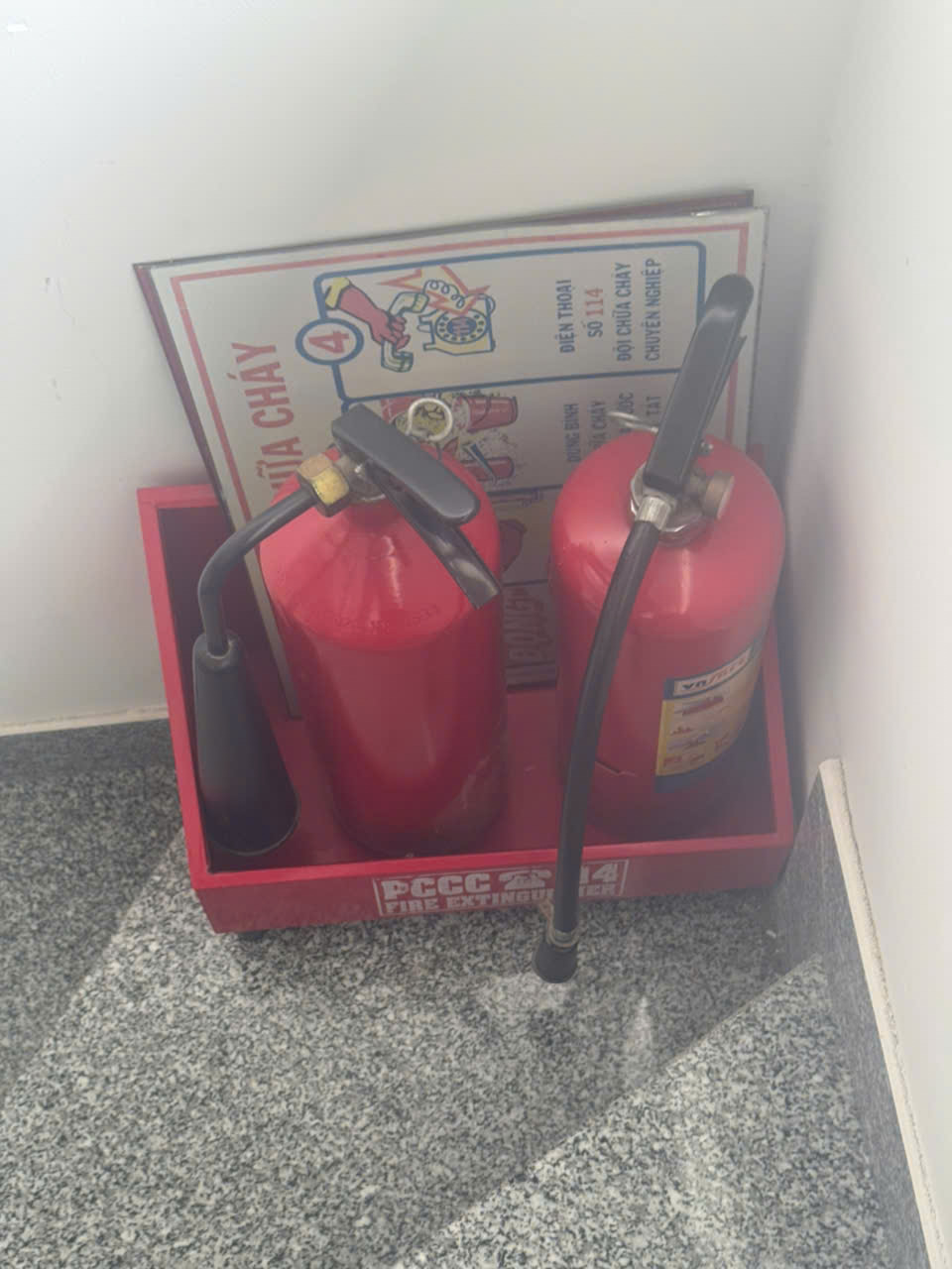 Bình chữa cháy lầu 6