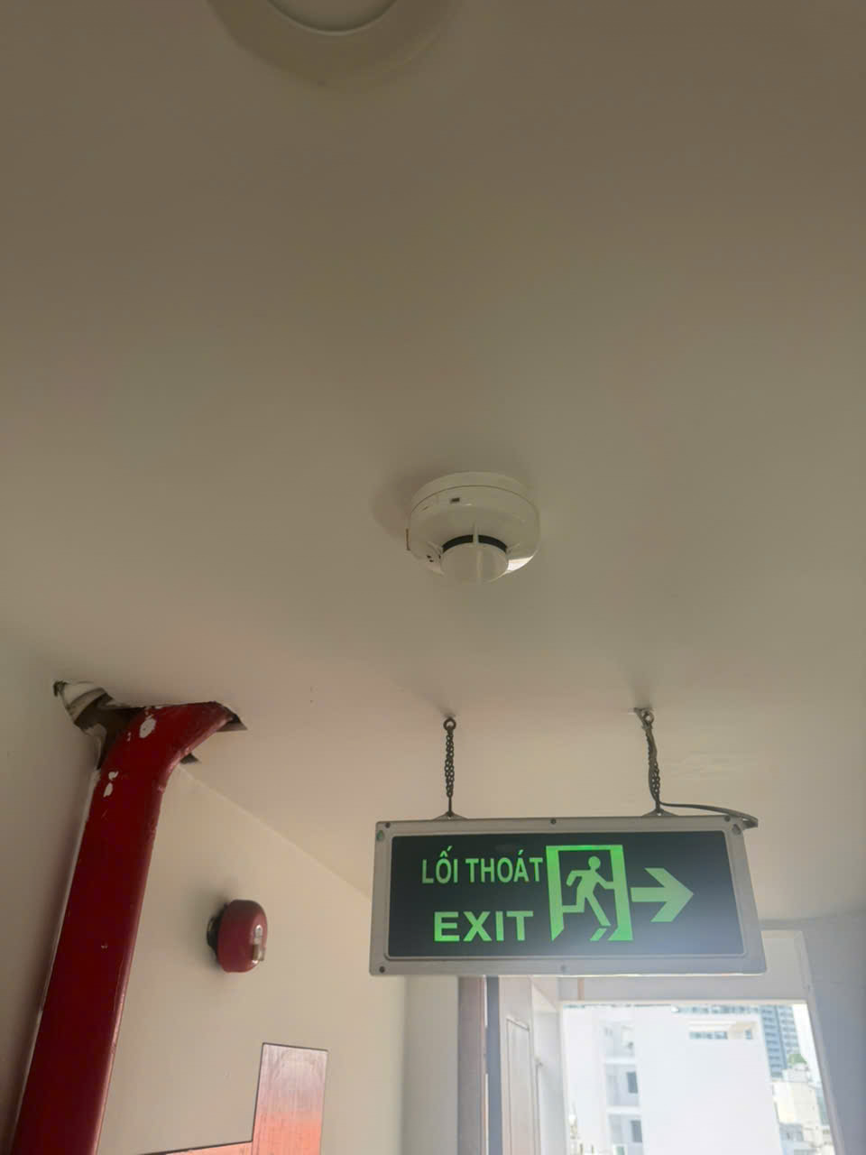 Cảm biến báo khói & chuông báo cháy lầu 6