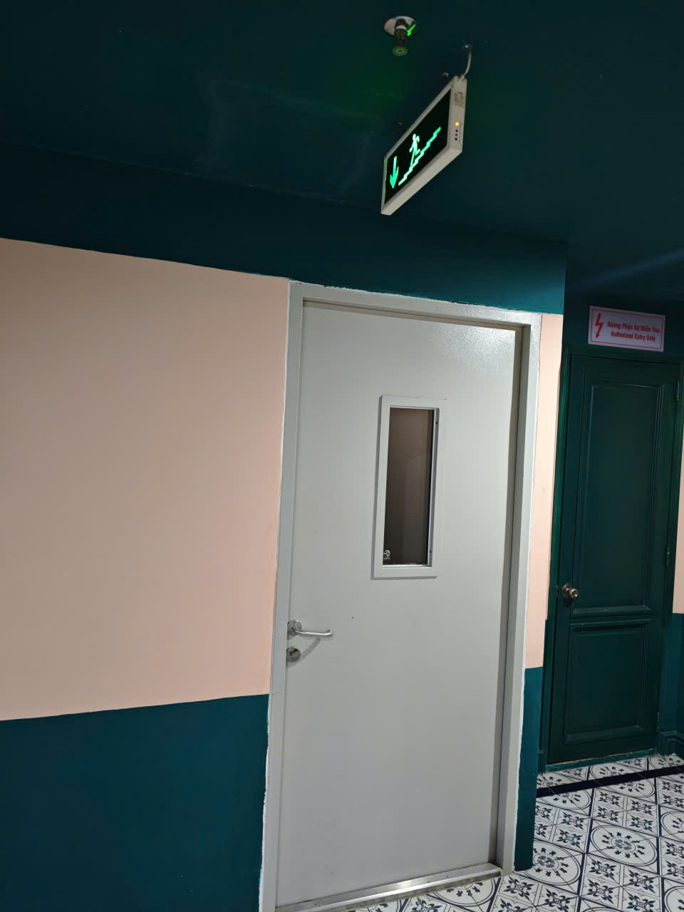 Cửa chống cháy thang buồng kín Tầng 5