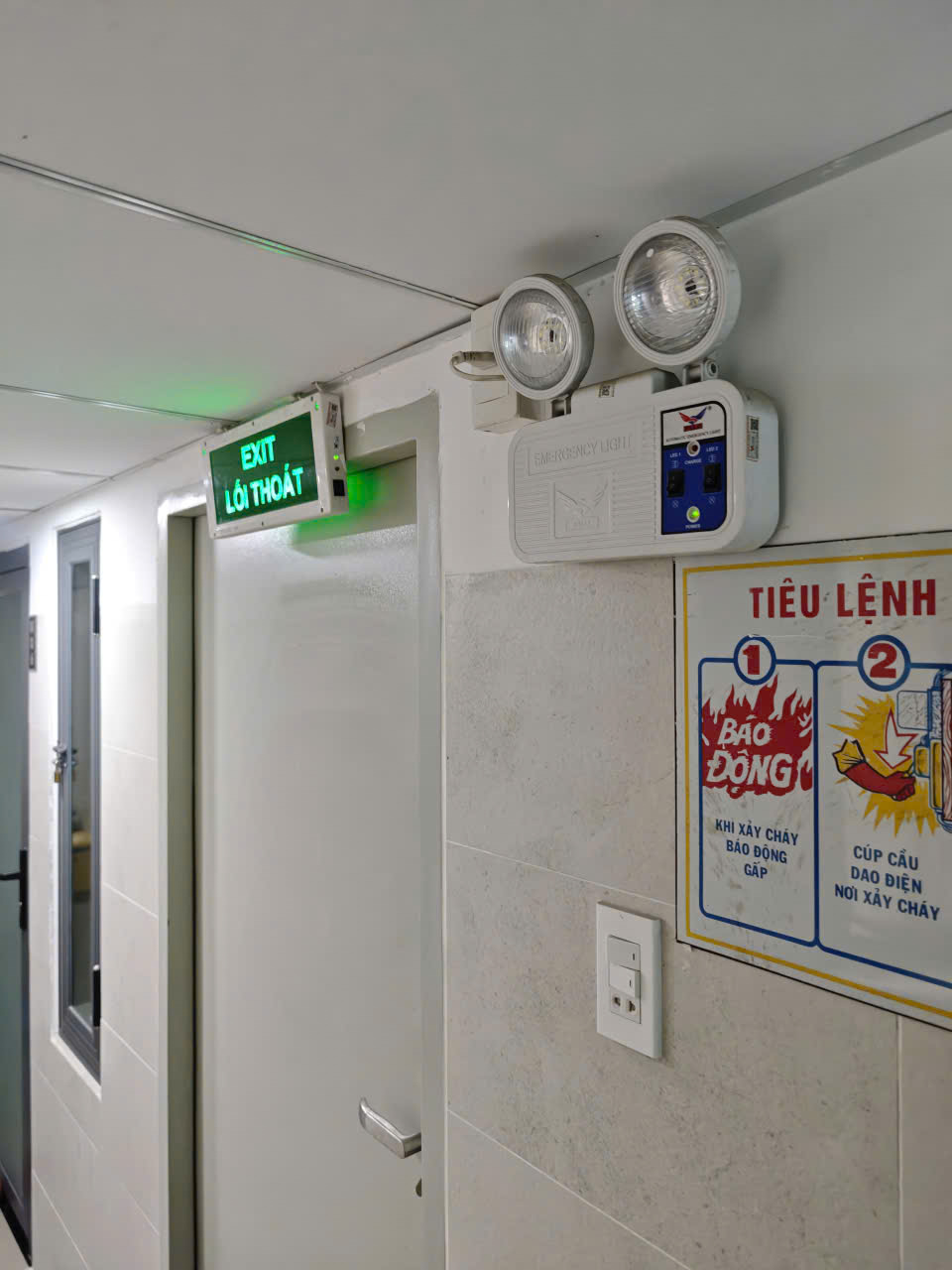 Lối thoát nạn ở lửng