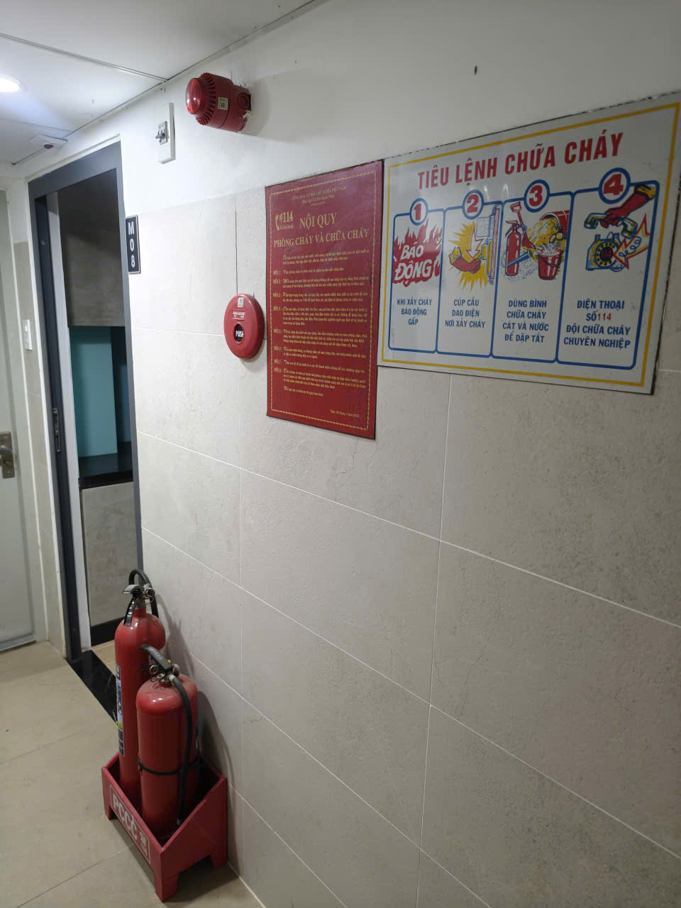 Bình chữa cháy & tiêu lệnh & Chuông báo cháy ở lửng
