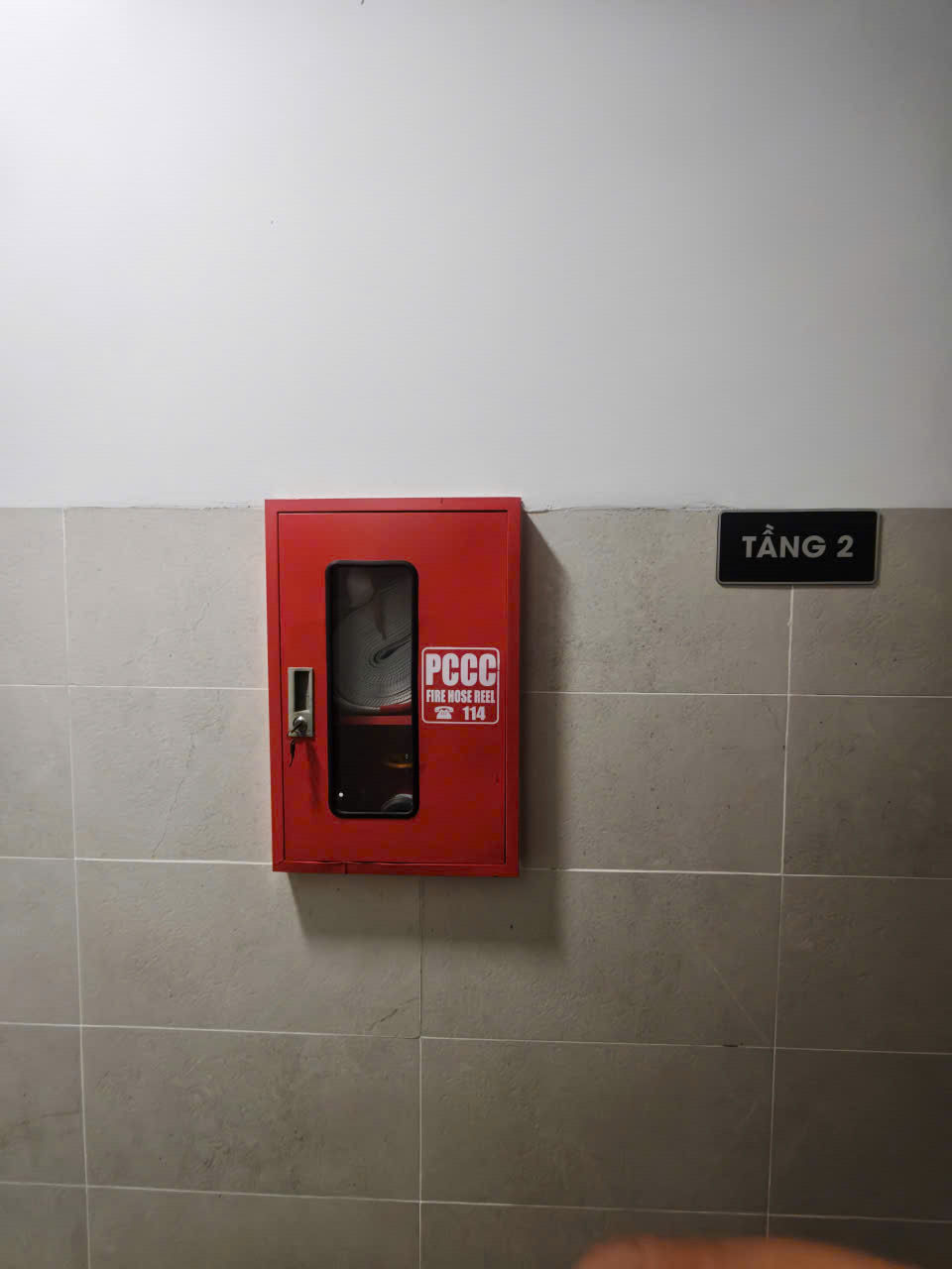 Tủ vòi chữa cháy ở lầu 2
