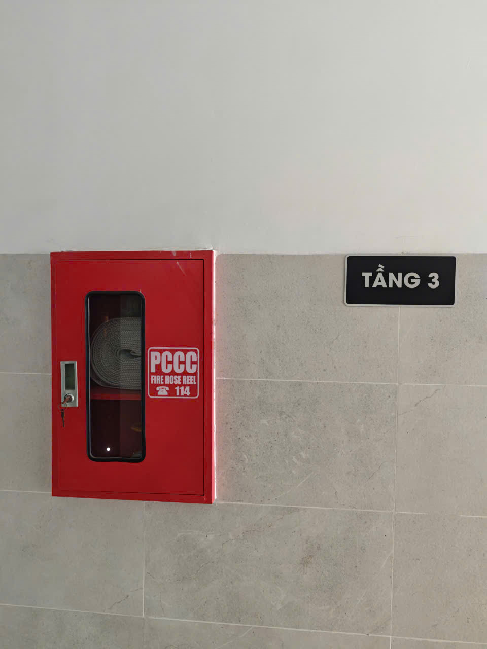 Tủ vòi chữa cháy ở lầu 3