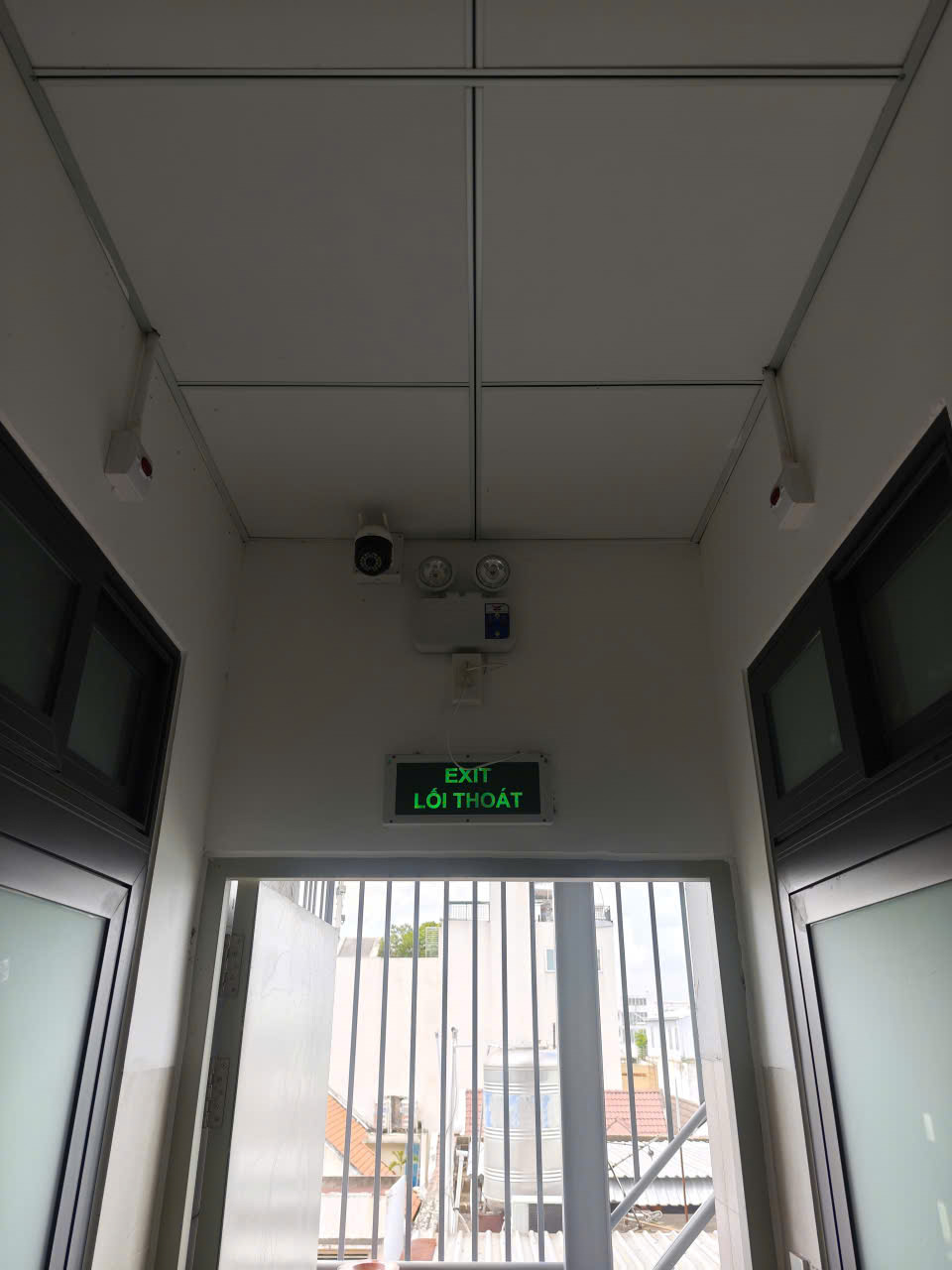 Cảm biến báo khói & Sprinkler tự chữa cháy hành lang lầu 3