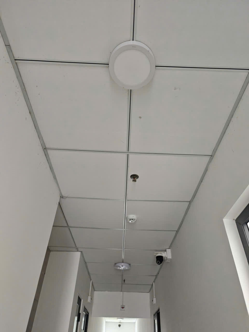 Cảm biến báo khói & Sprinkler tự chữa cháy hành lang lầu 3