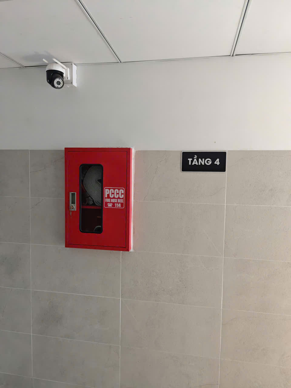 Tủ vòi chữa cháy ở lầu 4