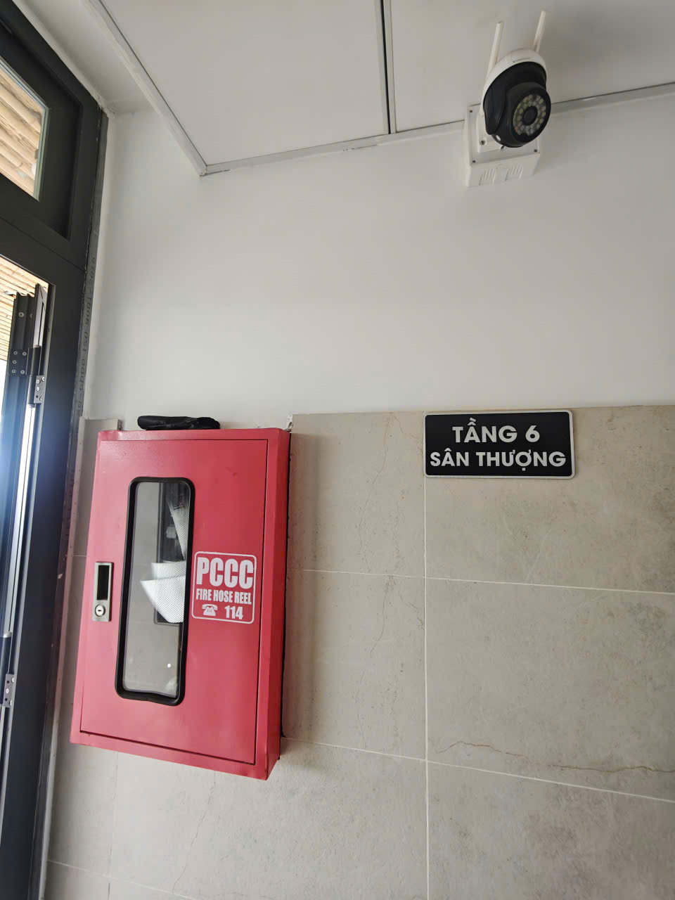Tủ vòi chữa cháy ở lầu 6