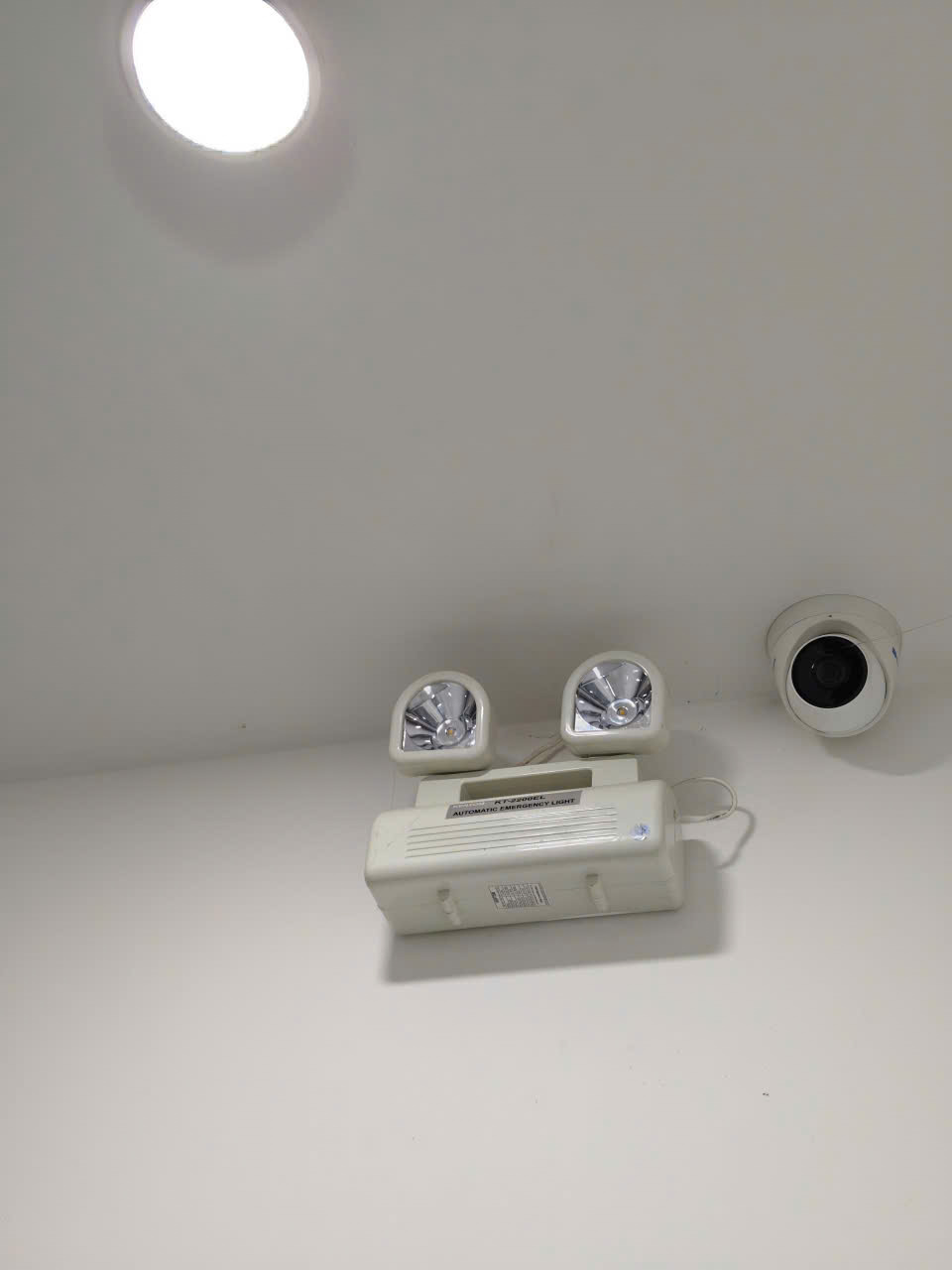 Đèn thoát hiểm lầu 2