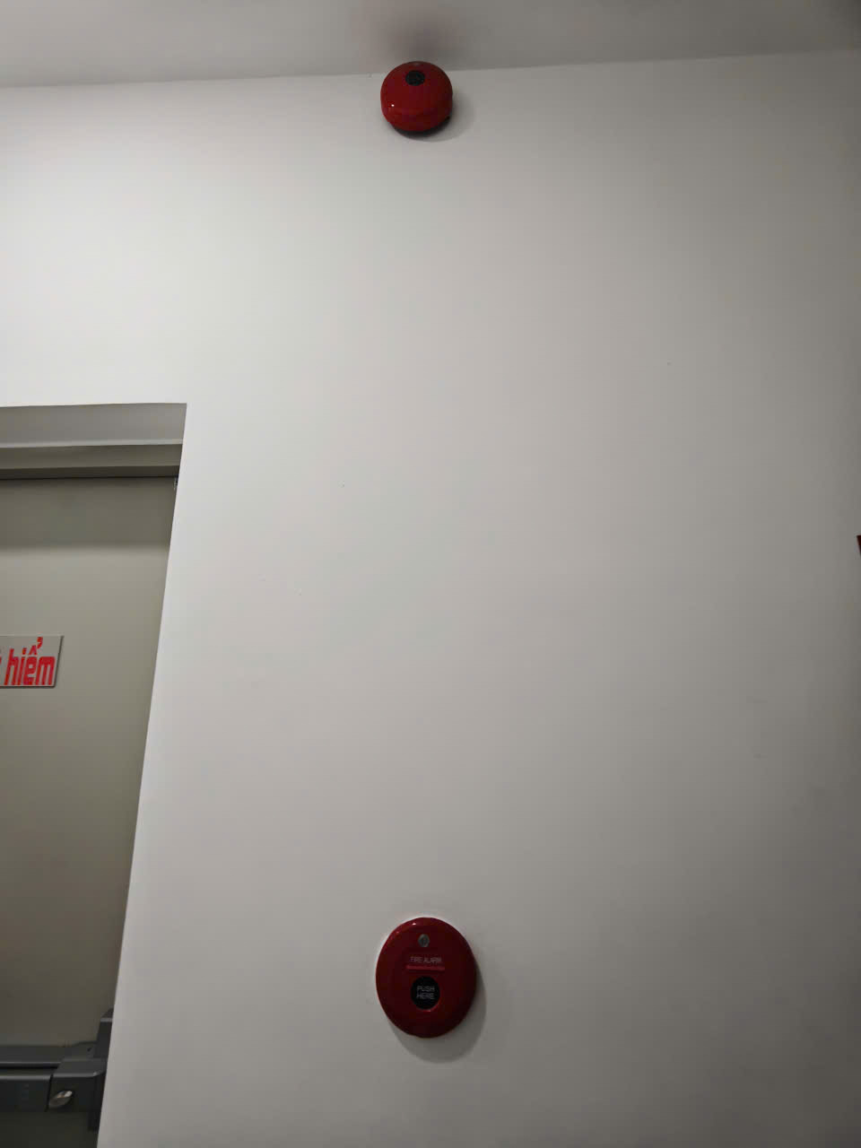 Chuông báo cháy ở lầu 3