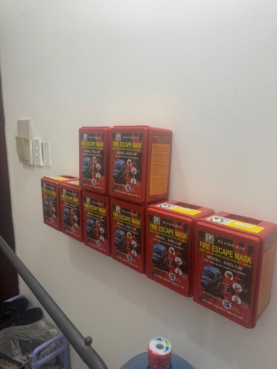 Mặt nạ chống độc ở lầu 1