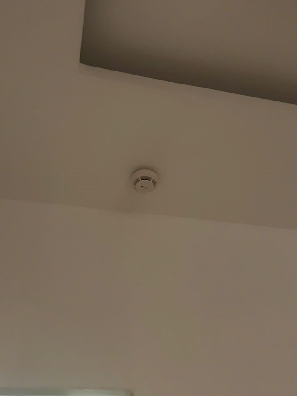 Cảm biến báo khói ở tầng trệt