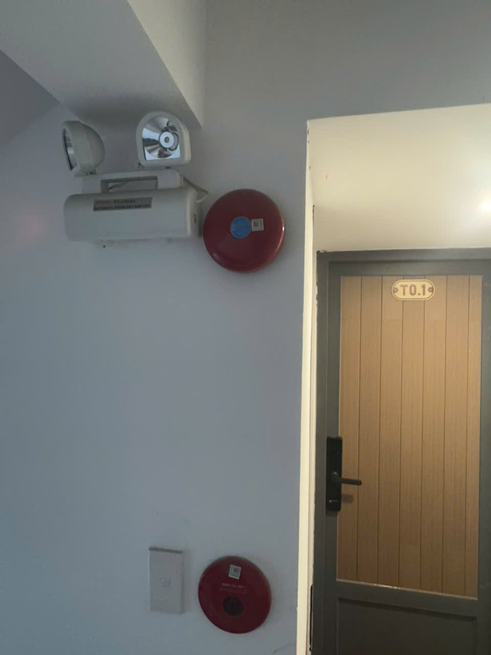 Đèn thoát hiểm & chuông báo cháy ở tầng trệt