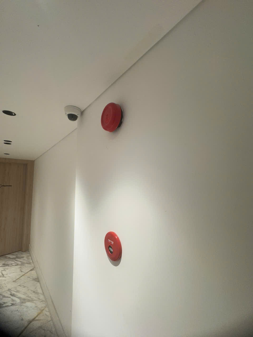 Chuông báo cháy ở tầng hầm