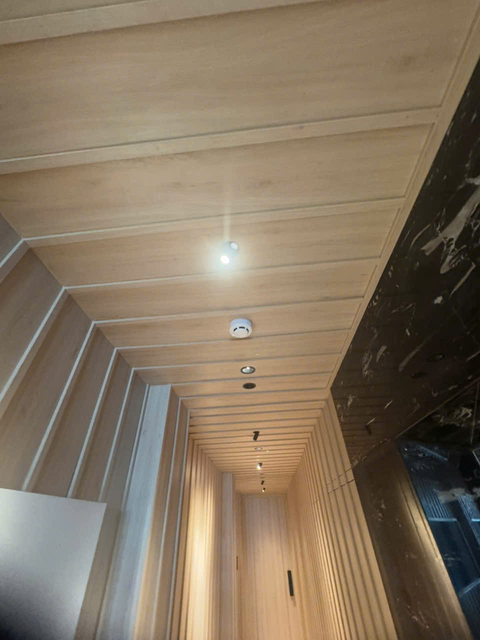 Cảm biến báo khói ở tầng trệt