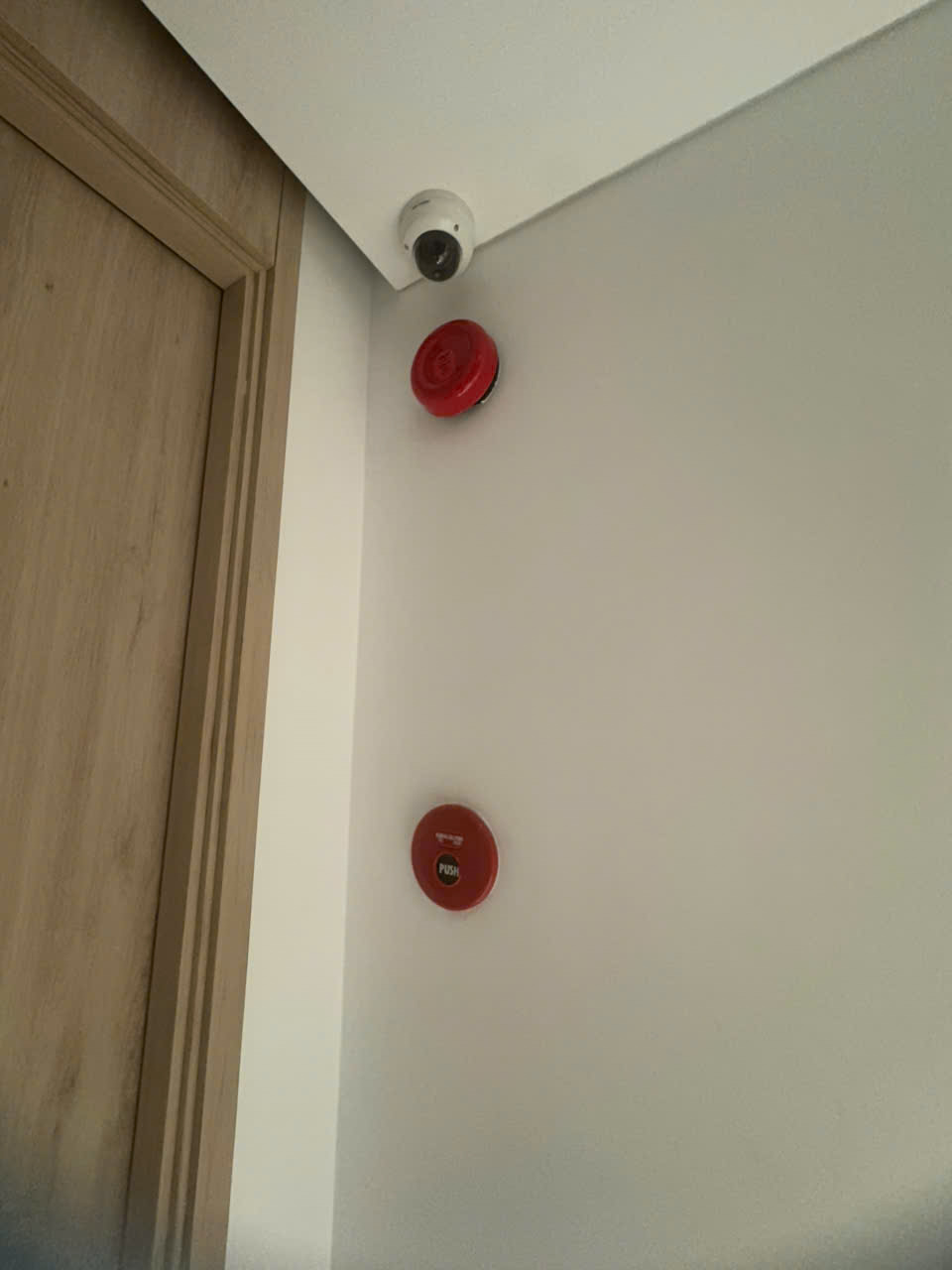 Chuông báo cháy ở lầu 1