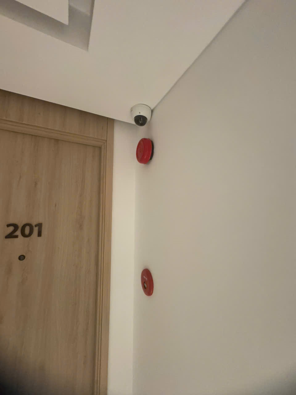 Chuông báo cháy ở lầu 2