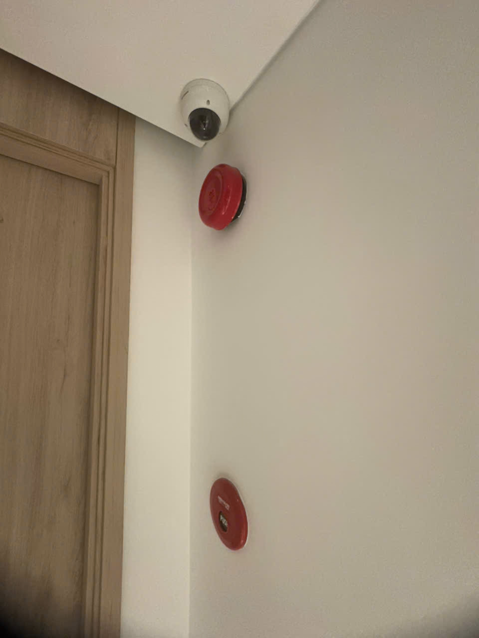 Chuông báo cháy ở lầu 4