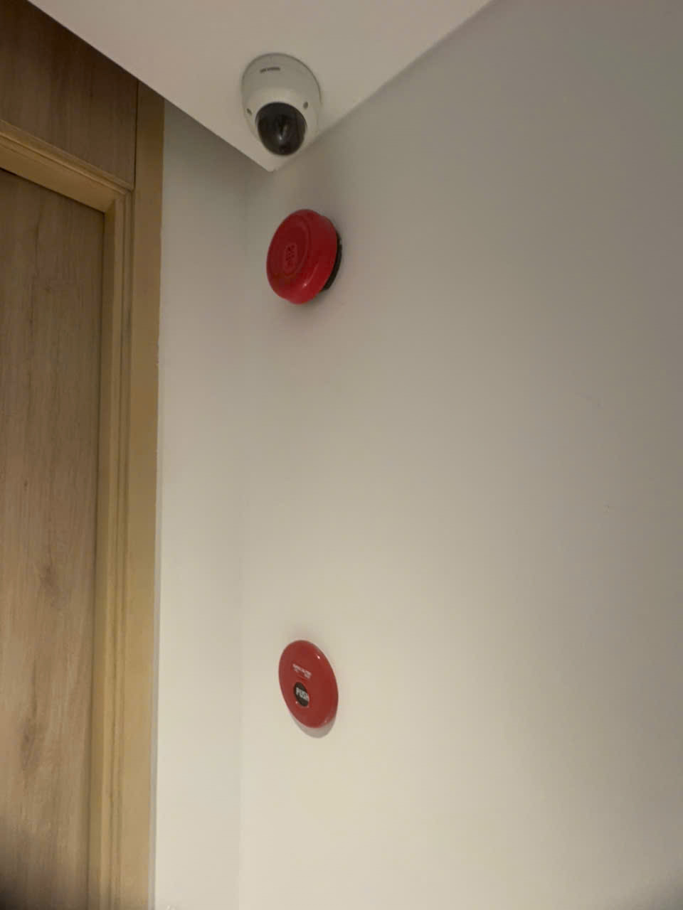 Chuông báo cháy ở lầu 5