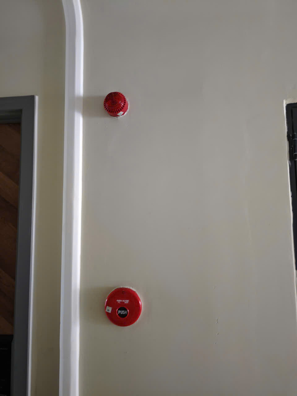 Chuông báo cháy ở lầu 7