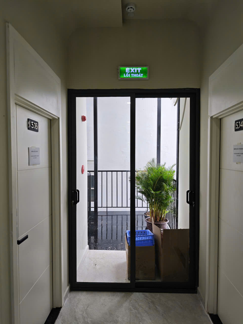 Chuông báo cháy & đèn thoát hiểm ở hành lang lầu 5