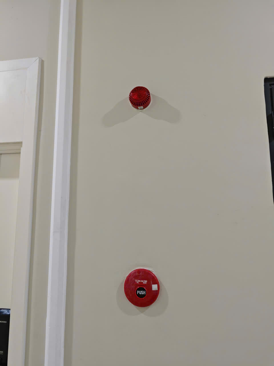 Chuông báo cháy ở lầu 4