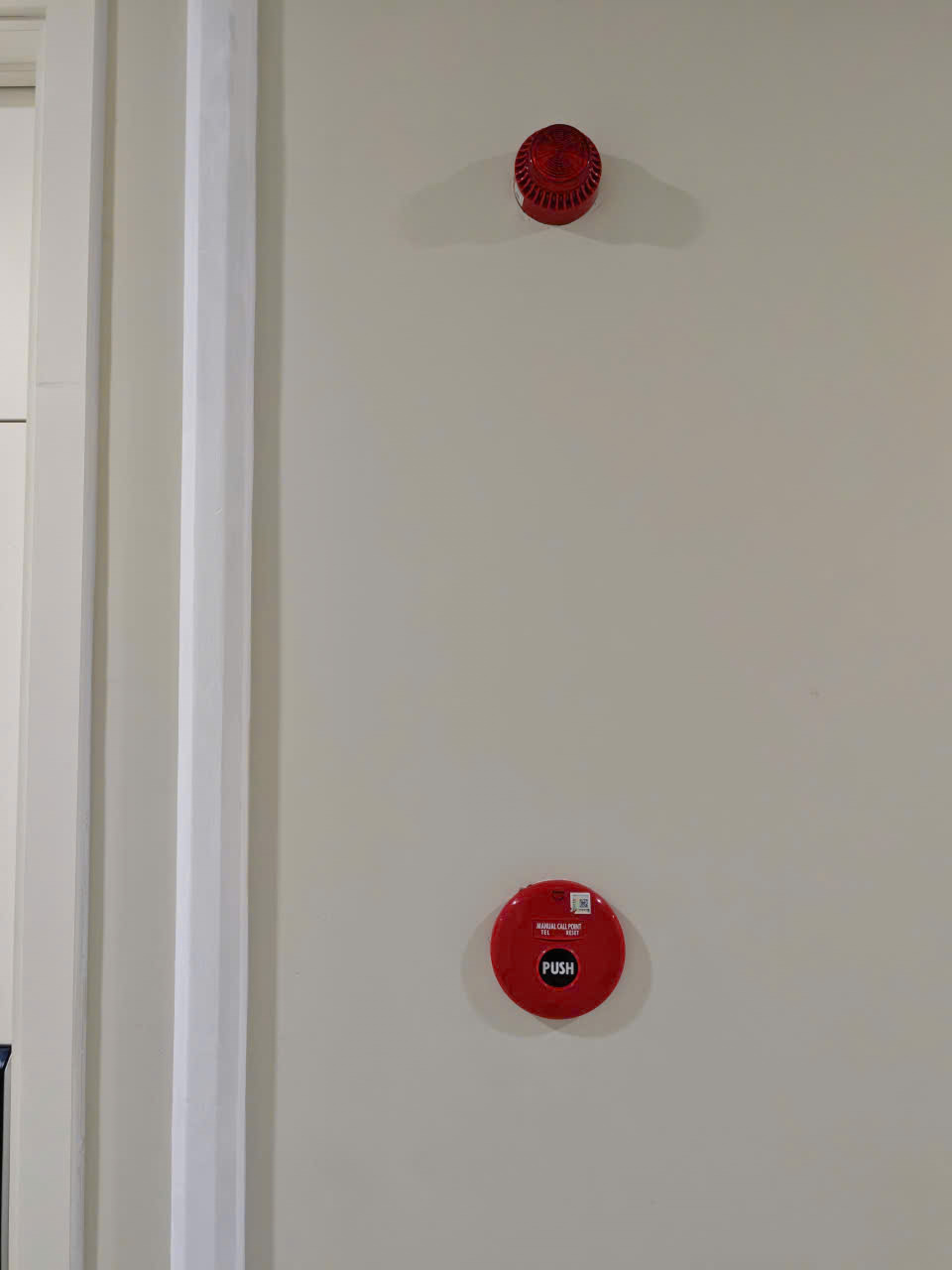 Chuông báo cháy ở lầu 2