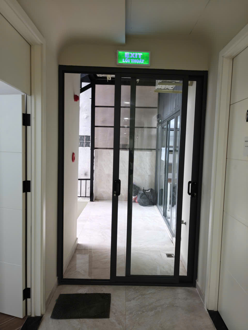 Đèn thoát hiểm ở lầu 2