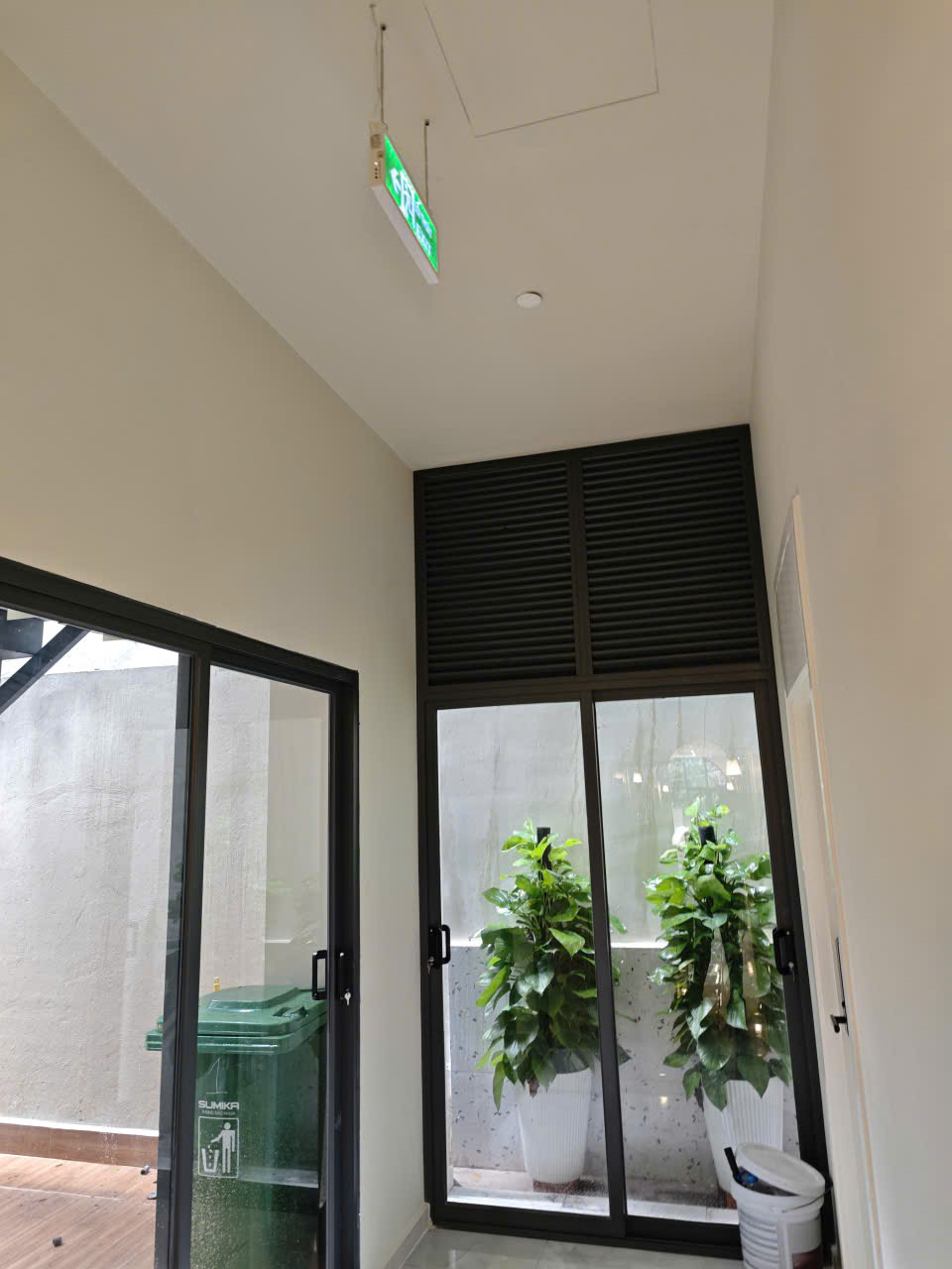 Đèn thoát hiểm ở lầu 1