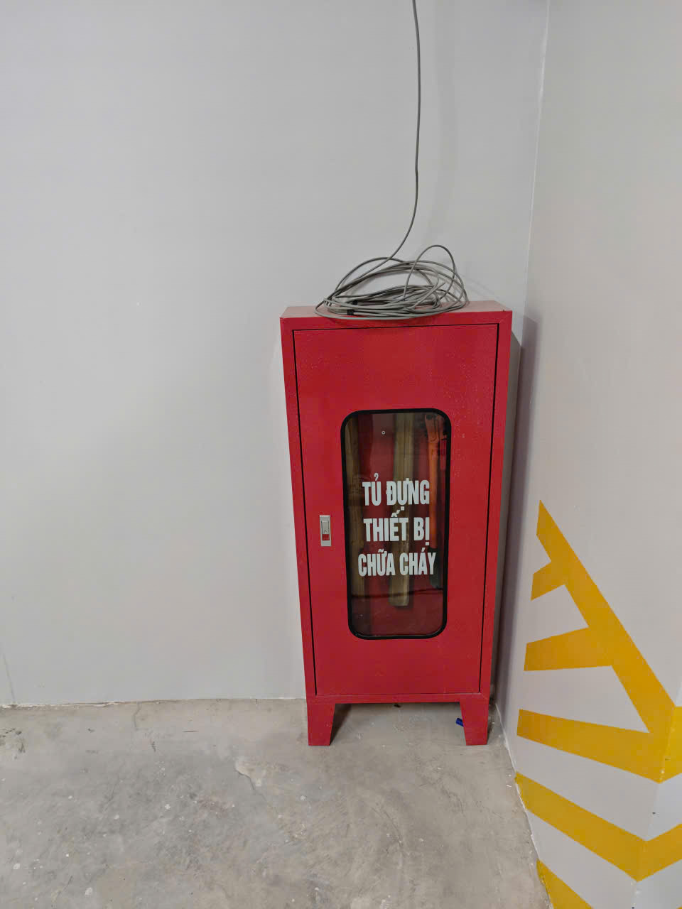 Tủ vòi chữa cháy ở hầm