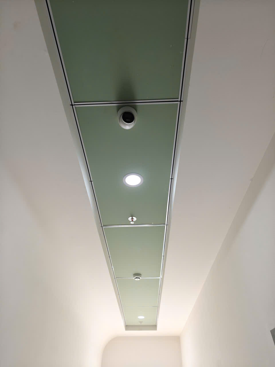 Sprinkler tự chữa cháy ở hành lang lầu 4