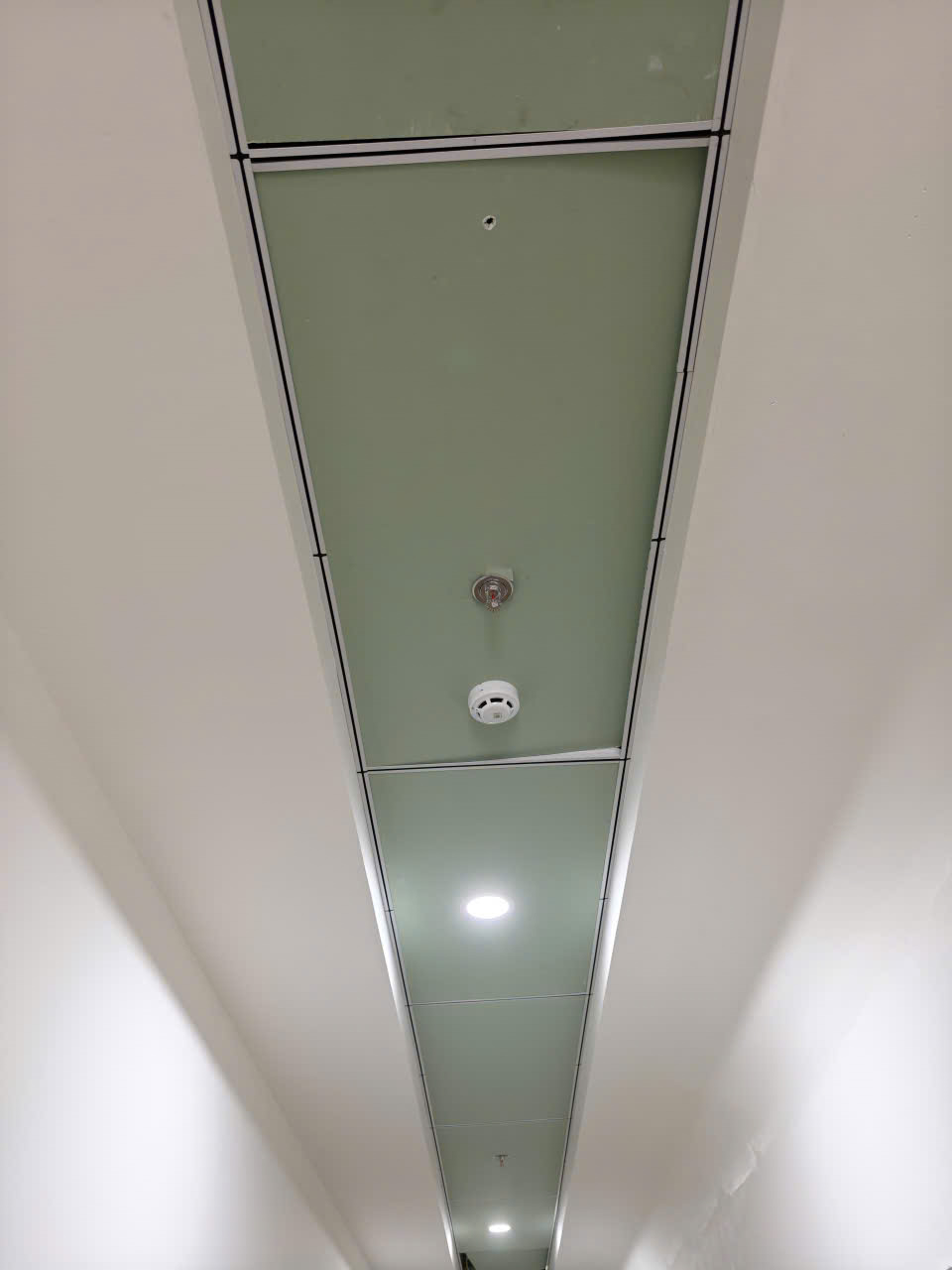 Sprinkler tự chữa cháy ở hành lang lầu 4