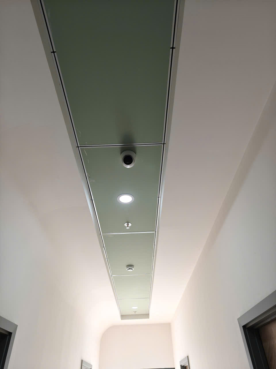 Sprinkler tự chữa cháy & cảm biến báo khói ở hành lang lầu 3