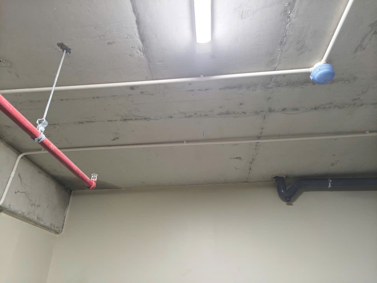 Spinkler tự chữa cháy & cảm biến báo khói ở hầm